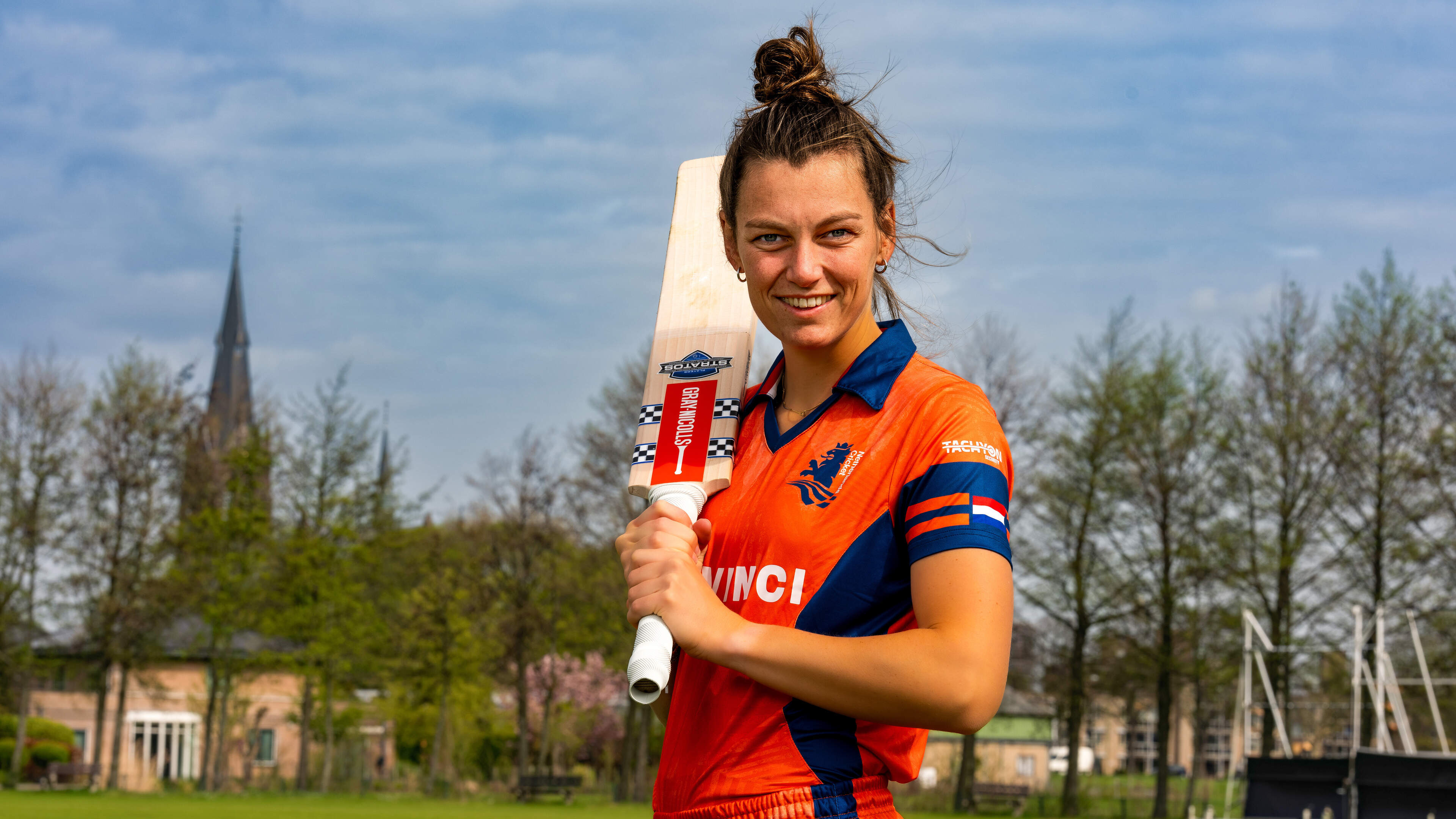 Honderden miljoenen fans zitten voor de buis als captain Babette de Leede (26) met Oranje debuteert op het WK-cricket