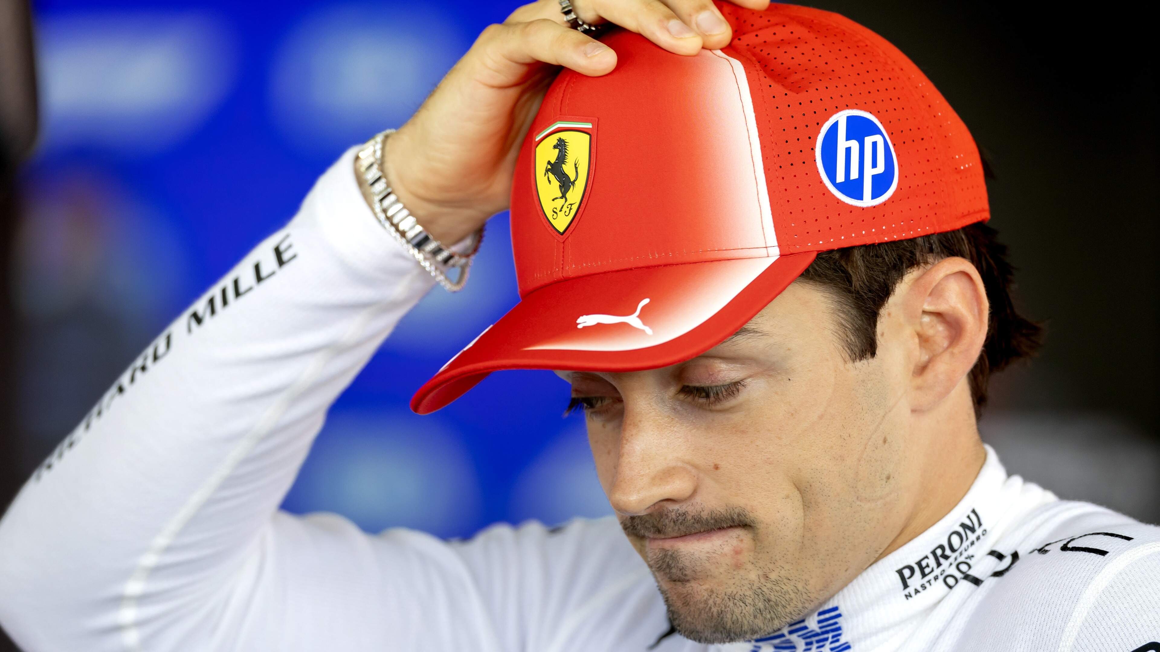 Charles Leclerc schaamt zich diep na nieuwe crash: ’Er zijn geen excuses’