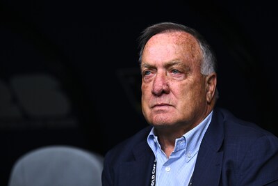 Emotionele Advocaat verklaart tranen bij Curaçao: ‘Het volkslied raakt me, het zal de leeftijd wel zijn’