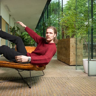De introverte oud-songfestivaller Dadi Freyr zoekt de samenwerking. ‘Dan móét ik wel sociaal zijn’