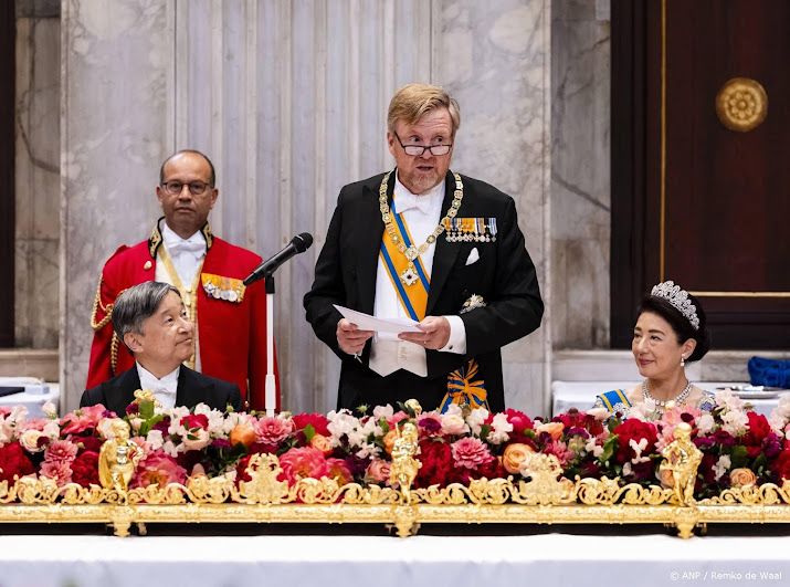 Koning erkent oorlogsleed tijdens diner met Japanse keizer