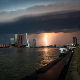 In beeld | Noodweer trekt over Nederland en zorgt voor spectaculaire luchtfoto's