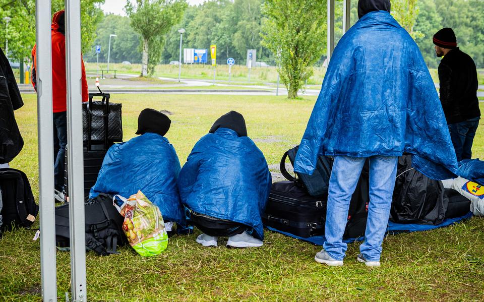 LIVE | Groep asielzoekers naar Zwolle omdat nachtopvang De Wijk vol zit