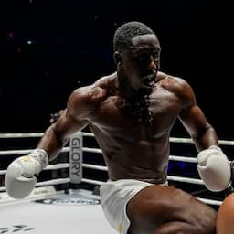 Nederlandse Guineeër Mory Kromah pakt in Ahoy opnieuw wereldtitel kickboksen