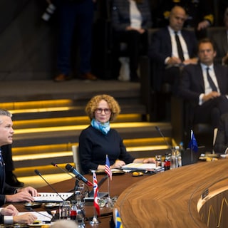 Hegseth kondigt heroverweging Amerikaanse middelen en bases in Europa aan