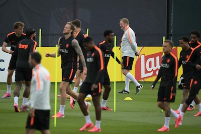 Oranje traint opnieuw met fitte selectie, in heel andere weersomstandigheden dan gisteren