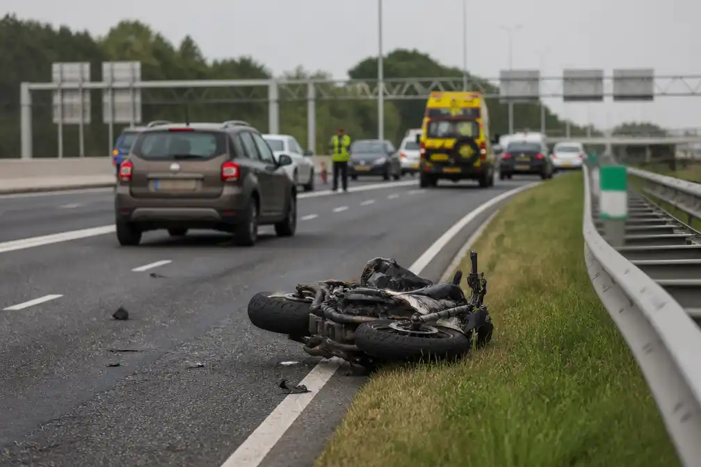 Motorrijder omgekomen bij aanrijding met auto op A2 bij Utrecht