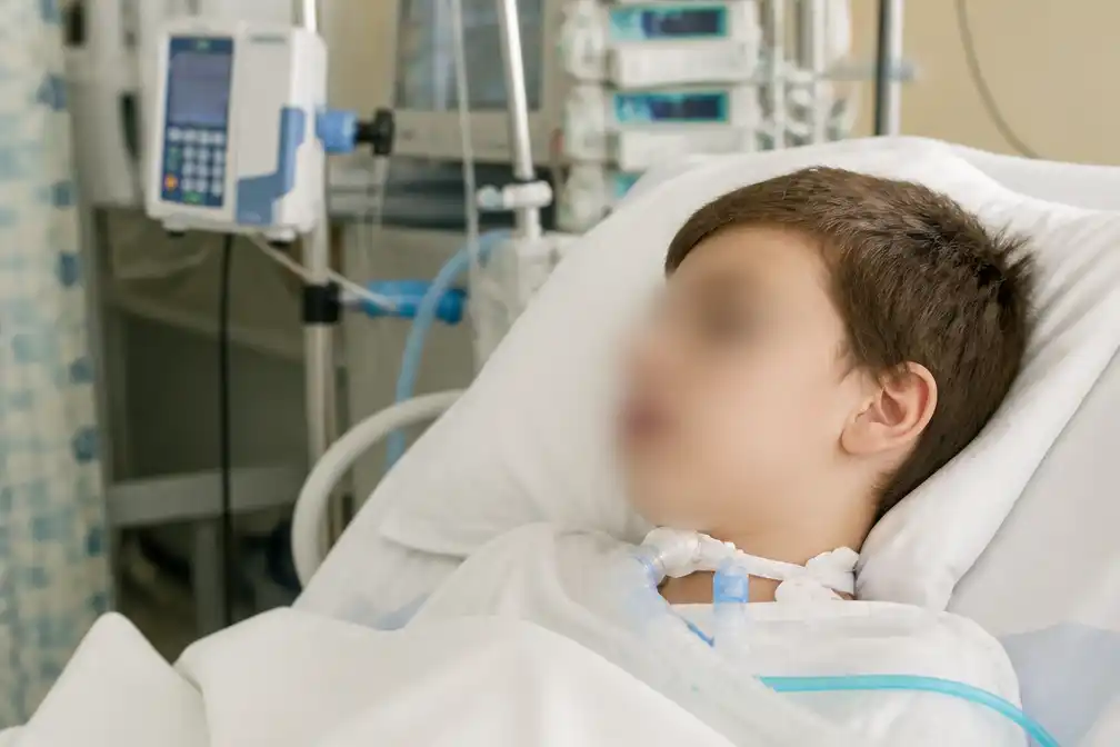 Italiaanse jongen (13) overleden na negen jaar coma door E. coli in rauwmelkse kaas