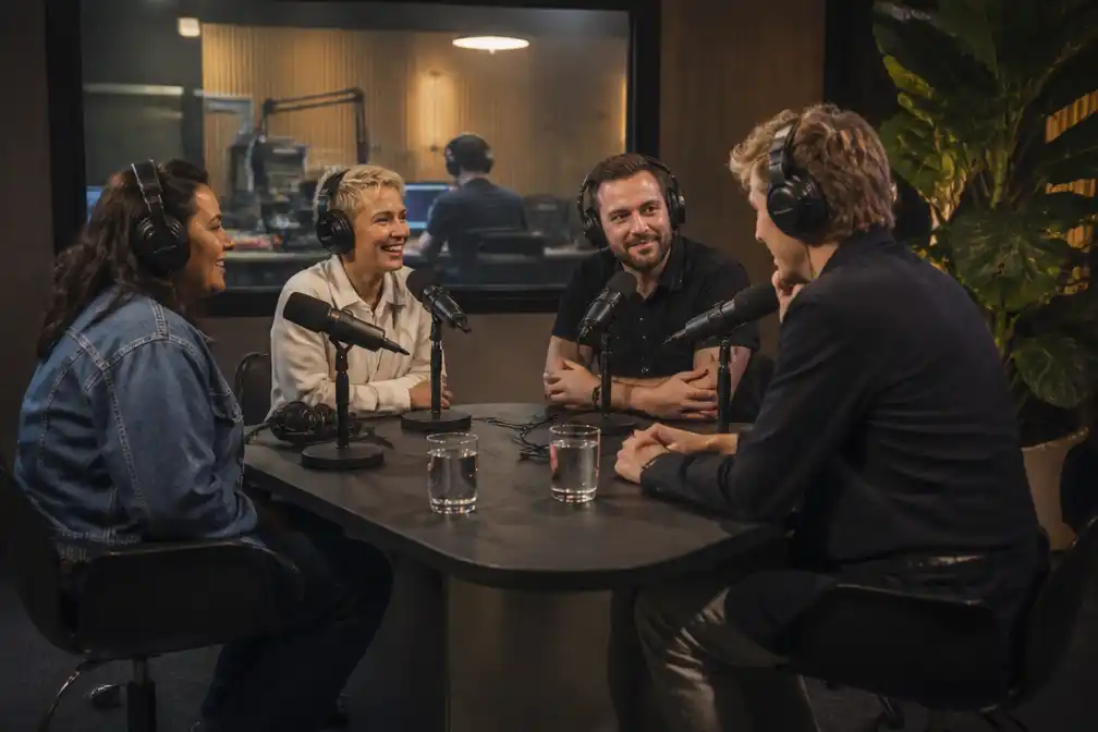 Vlaamse media slaan handen ineen met podcast 'Spot On!' voor Antwerp Pride