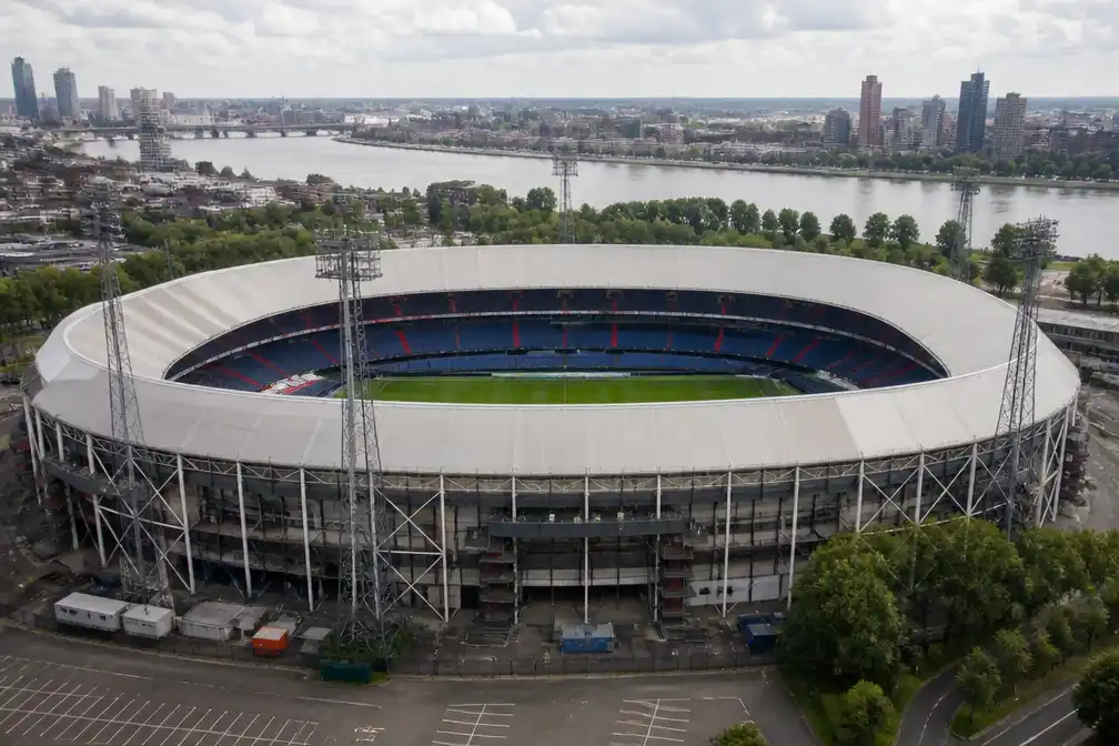 Feyenoord in gesprek met drie partijen over vernieuwing De Kuip