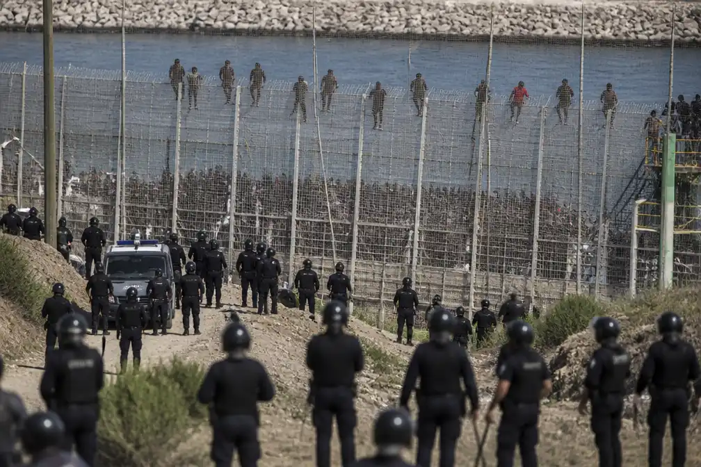 Spanje houdt vast aan Ceuta en Melilla na nieuwe migrantenstormloop