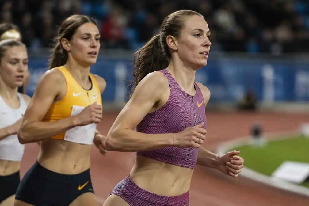 Femke Broeders-Bol tweede bij outdoordebuut op 800 meter in Ostrava