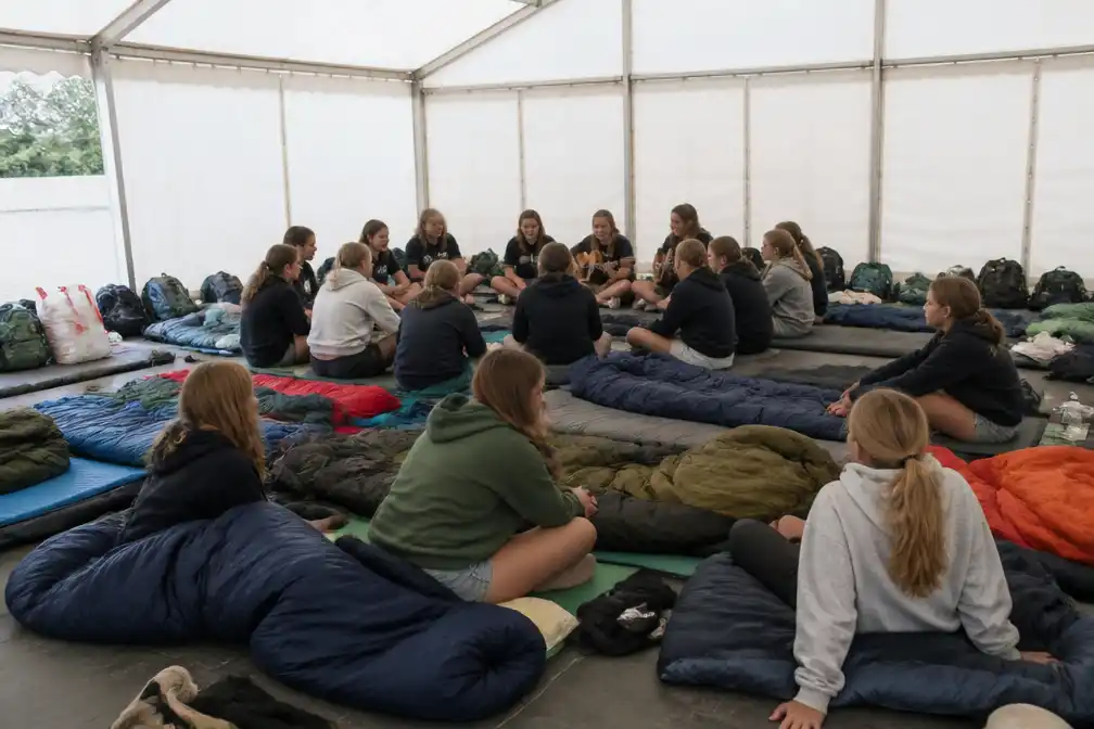 Chiromeisjes uit Dendermonde slapen op festivalweide van Pukkelpop