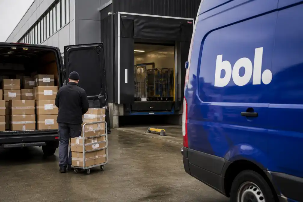 Bol en De Bijenkorf waarschuwen klanten voor datalek bij logistieke partner