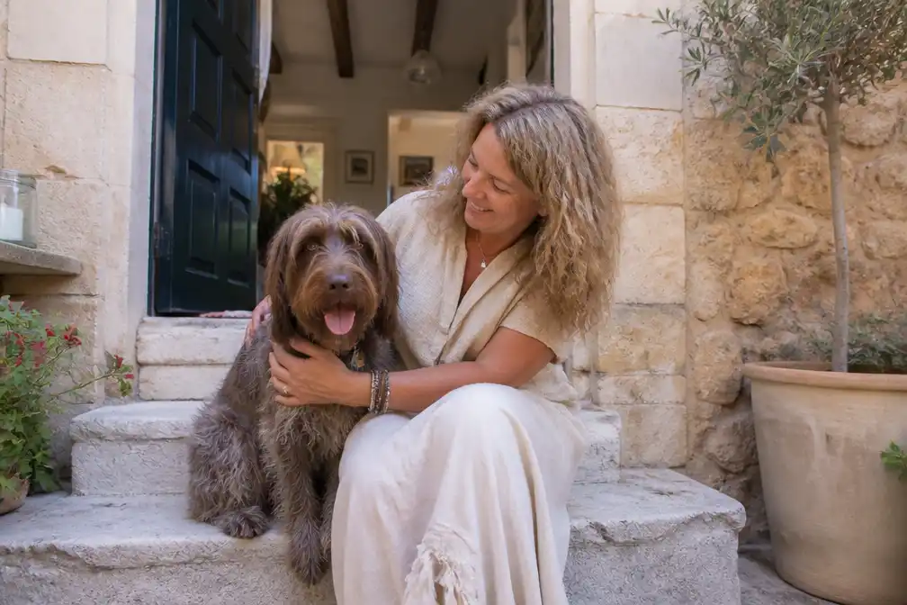 Nieuwe B&B Vol Liefde-eigenaar Mireille: 'Ik en hond Doortje zijn een team'
