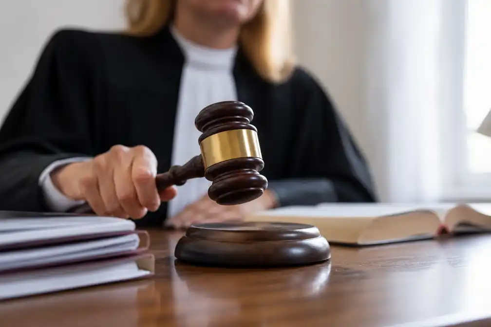 Rechter verplicht zorgverzekeraar VGZ tot betalen gezichtsoperatie transgender vrouw