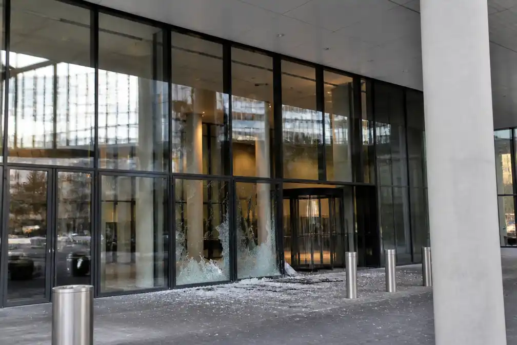 Jaar jeugddetentie geëist voor explosie bij Atrium op Zuidas