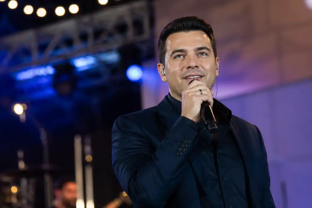 Jan Smit 'dankbaar en trots' na eerste jubileumconcert in Volendam