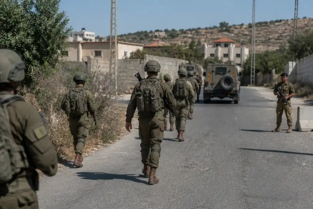 Israëlische troepen vallen dorp binnen dat onder controle staat van Libanees leger; Iran zou olietanker aanvallen