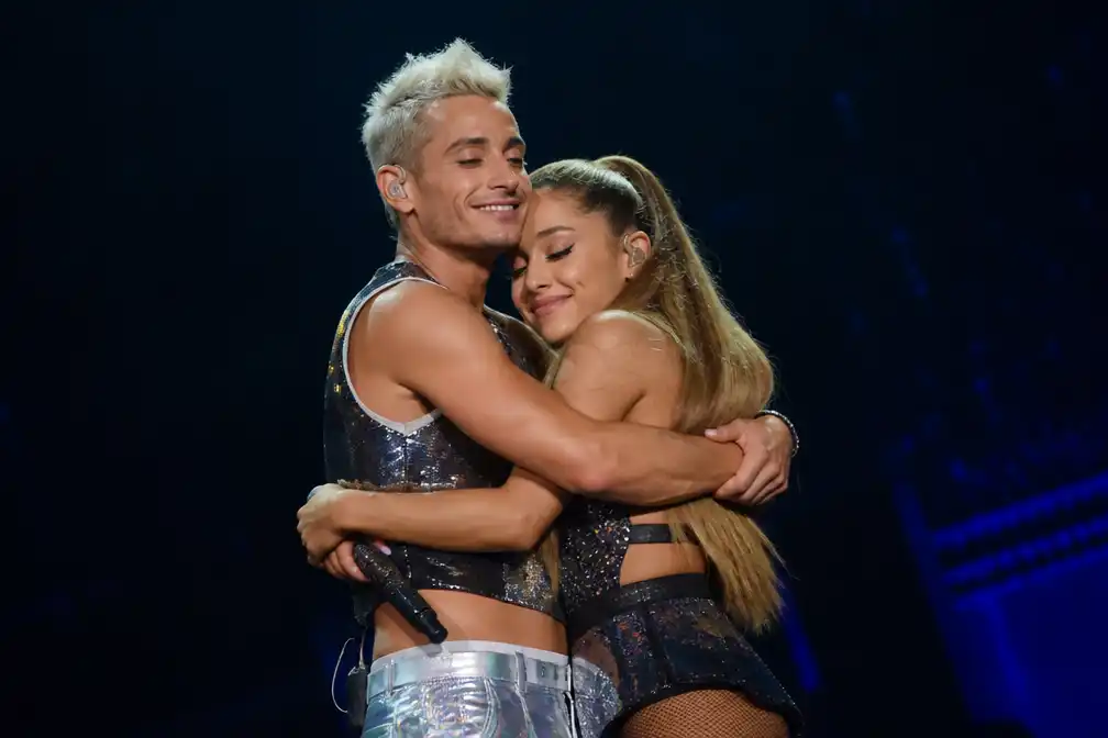Frankie Grande steunt Ariana na laatste VS-show Eternal Sunshine Tour