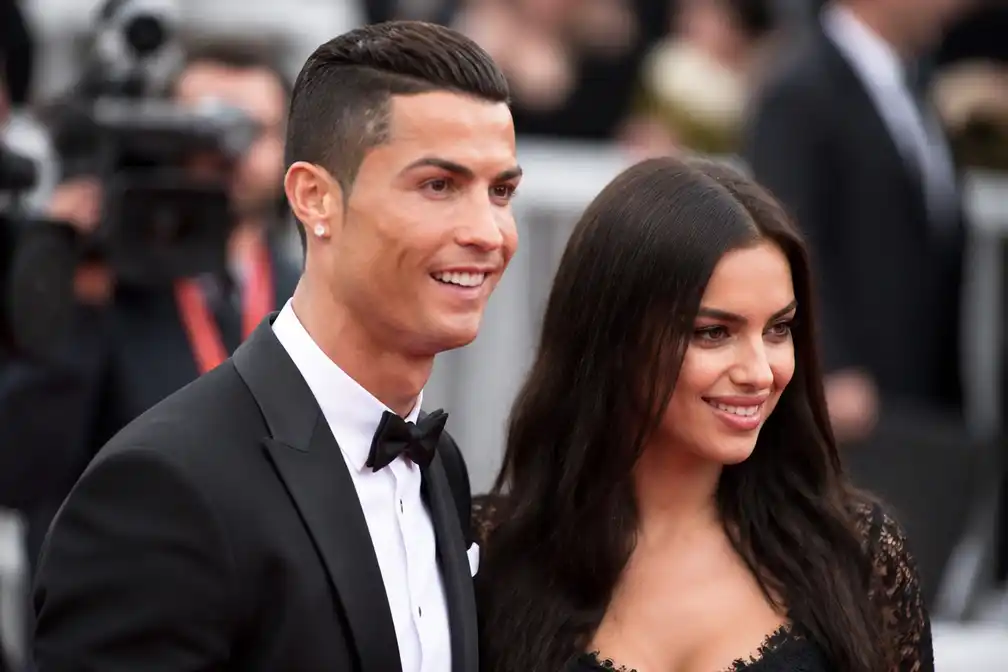 Ronaldo lacht om bruiloftsgeruchten; fans wachten vergeefs bij kathedraal Madeira