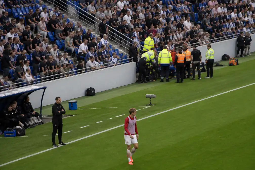 PEC Zwolle - Ajax stilgelegd vanwege medisch noodgeval op tribune