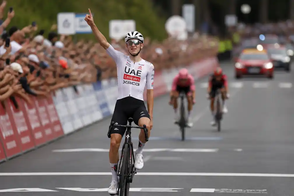 Pogacar wint openingsetappe Ronde van Zwitserland met machtige solo