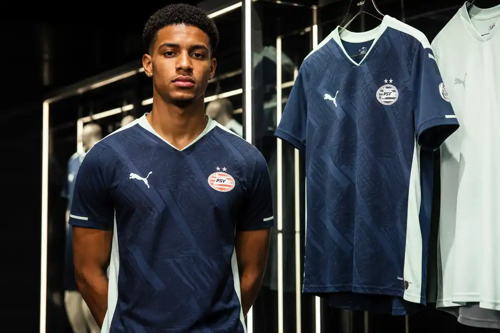 PSV onthult nieuw uitshirt voor 2026-27, fans noemen het 'lelijk'