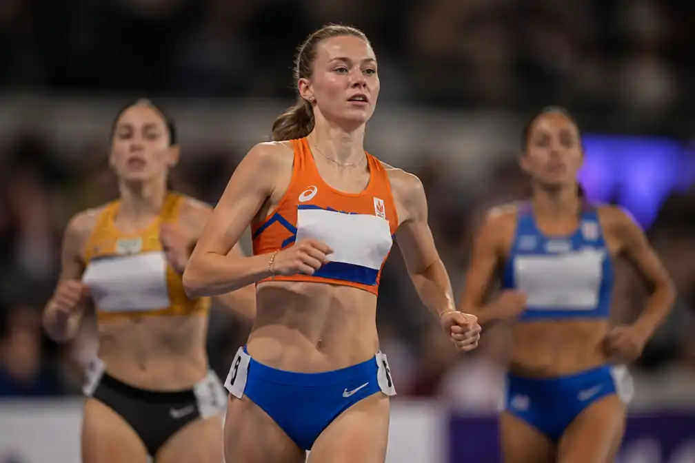 Broeders-Bol soepel naar halve finales bij EK-debuut op 800 meter