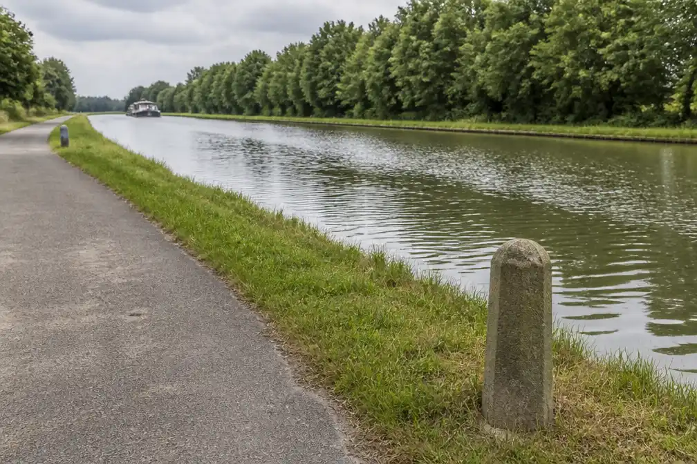96-jarige bewoonster sterft nadat fiets in kanaal Dessel-Schoten belandt in Brecht