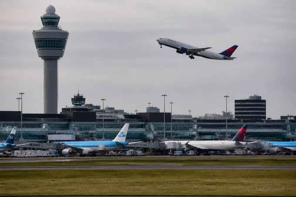 Amerikaanse onderzoekers: krimp en vliegtaks Schiphol kosten economie miljarden