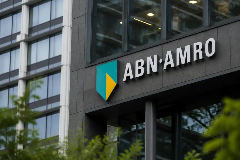 Winst ABN AMRO stijgt in tweede kwartaal met bijna een derde naar €781 mln