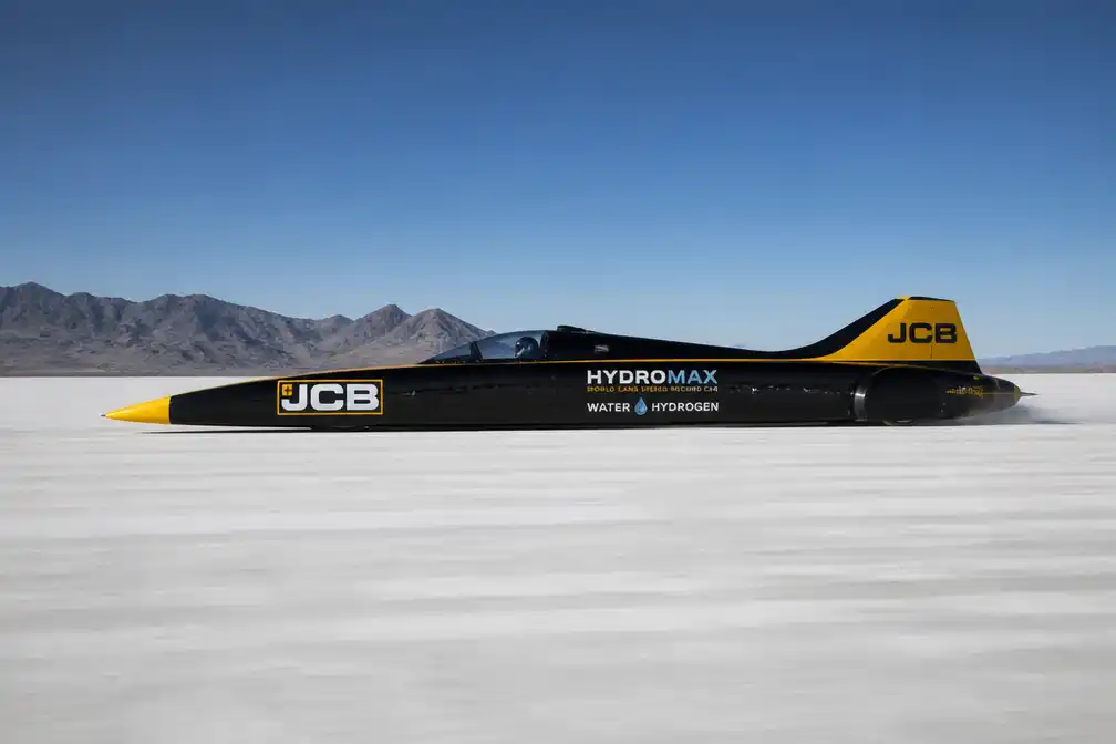 Andy Green vestigt snelheidsrecord voor waterstofauto op Bonneville