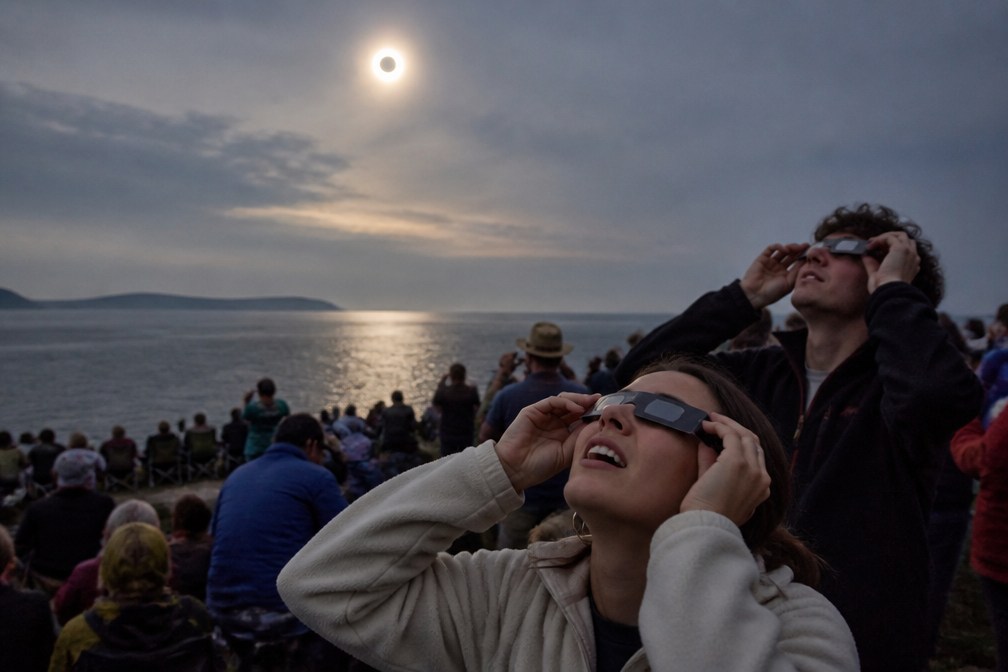 Miljoenen komen samen in West-Europa voor zonsverduistering