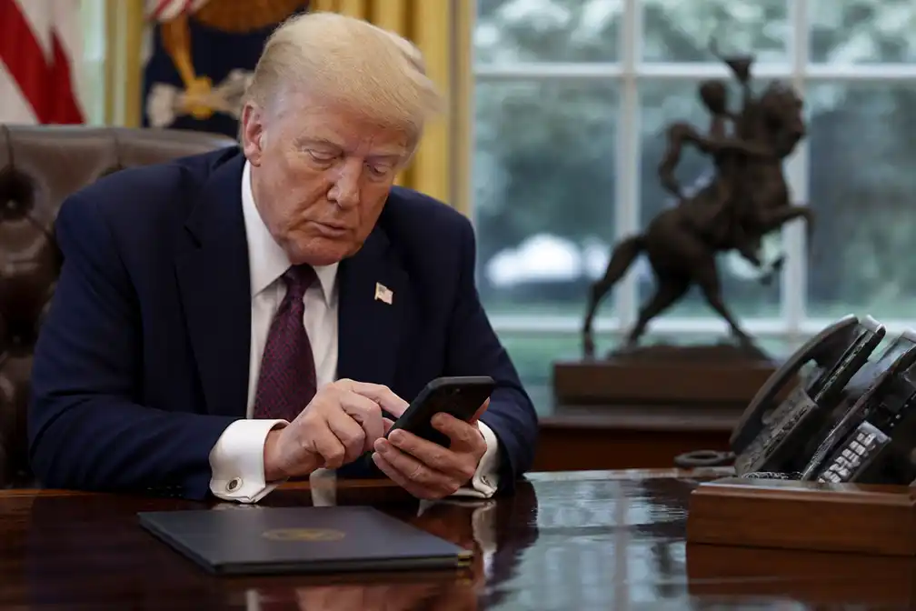 Trump aangeklaagd om 100.000 dollar per maand voor vroege toegang tot Truth Social