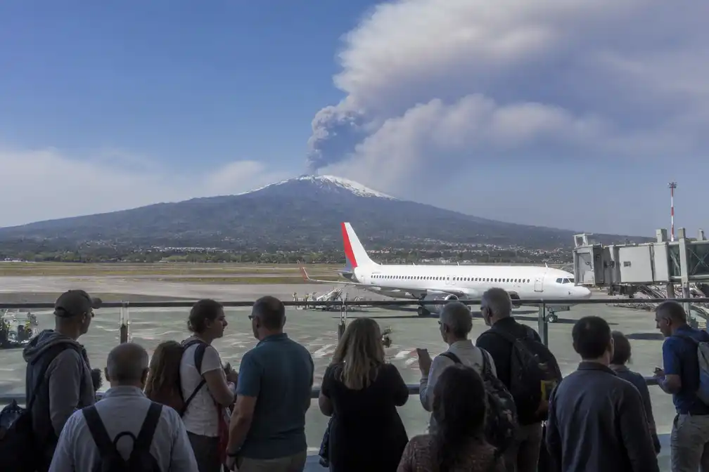 Luchthaven Catania blijft tot vrijdag dicht door aanhoudende uitbarsting Etna