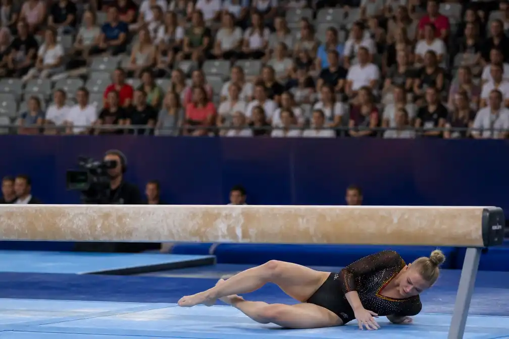 Sanne Wevers valt van balk en mist finale bij EK turnen in Zagreb