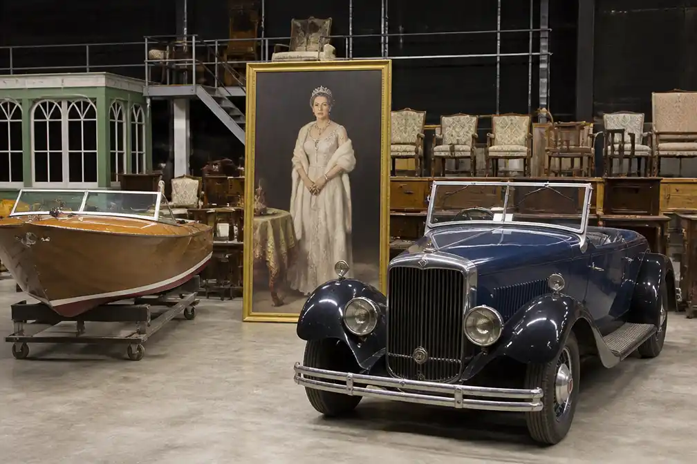 Decorstukken en meubilair musical Soldaat van Oranje naar veiling