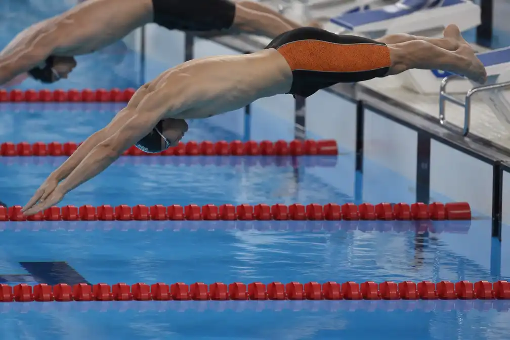 Drie Nederlandse zwemmers naar halve finales op EK in Parijs
