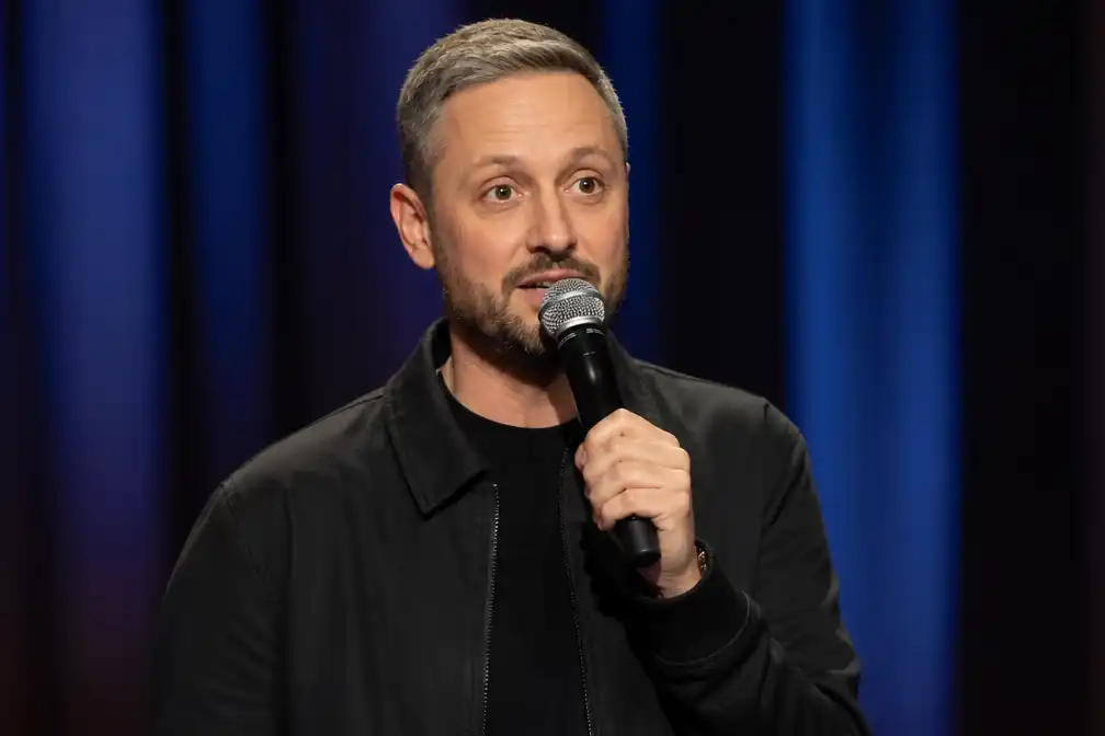 Komiek Nate Bargatze verbreekt wereldrecord met 2 miljoen verkochte tourtickets