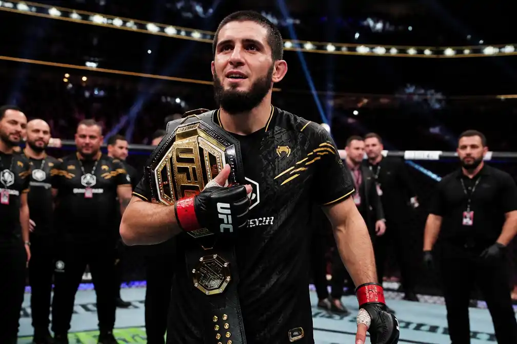 Islam Makhachev verslaat Ian Machado Garry in UFC 330 en wist historisch record uit