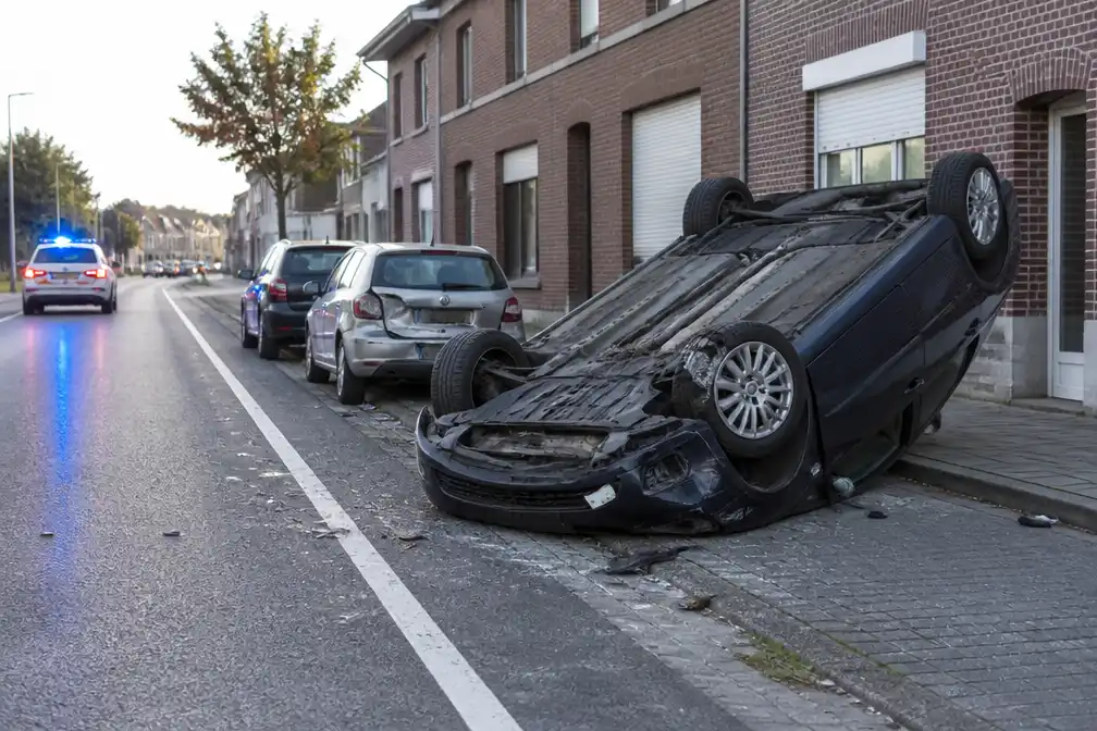 Auto belandt op dak in Wilsele nadat dertiger indommelt achter stuur