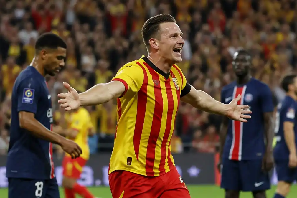 Lens verslaat PSG in Franse Supercup