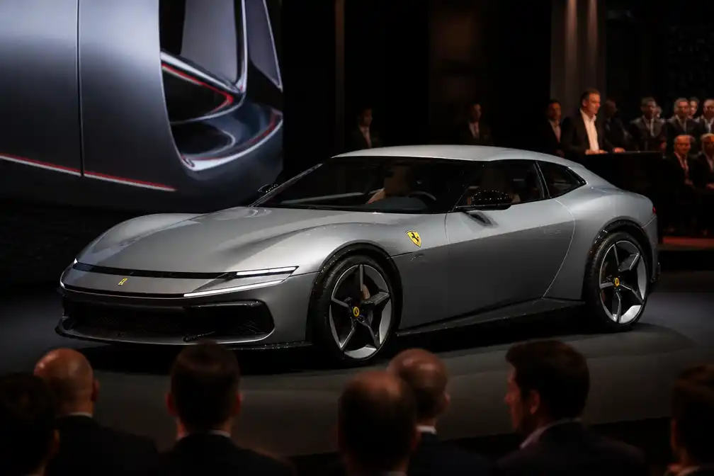 Eerste elektrische Ferrari geveild voor recordbedrag van 35 miljoen euro