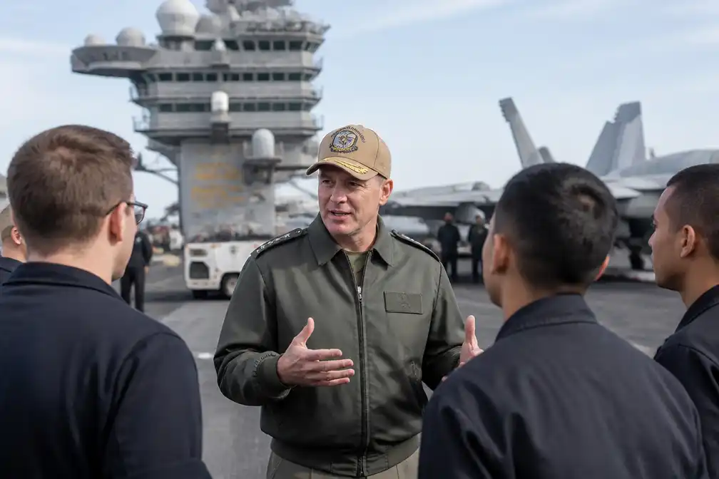 Admiraal Brad Cooper bezoekt USS Abraham Lincoln na klachten bemanning