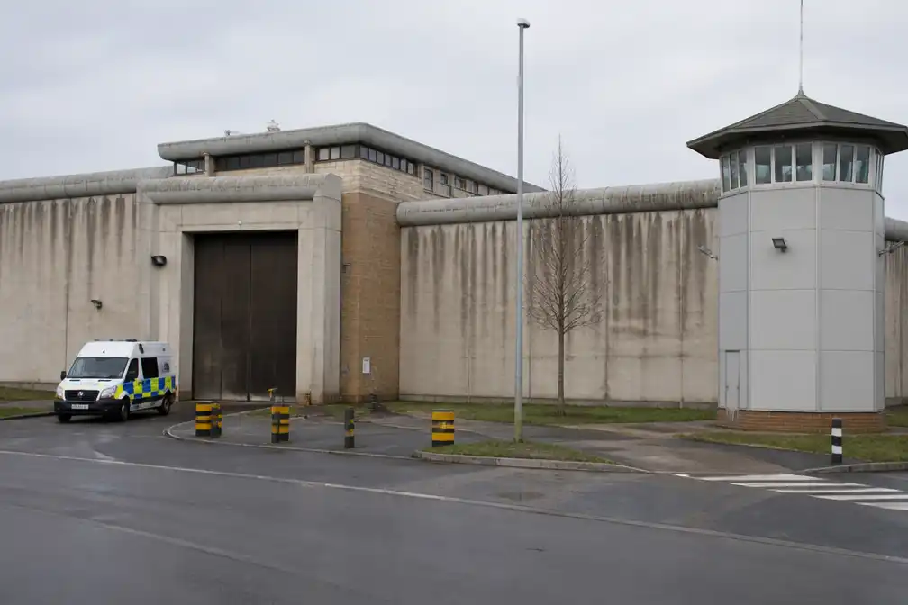 Dubbelmoordenaar Simon Levy pleit onschuldig voor aanval op bewaker Belmarsh