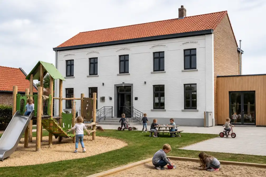 Gerenoveerd oud gemeentehuis in Houwaart opent als kinderopvang Sjoko-Tof