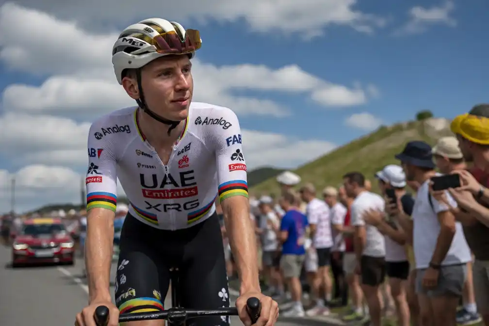 Pogacar verlengt contract bij UAE Team Emirates tot 2032, bevestigt makelaar