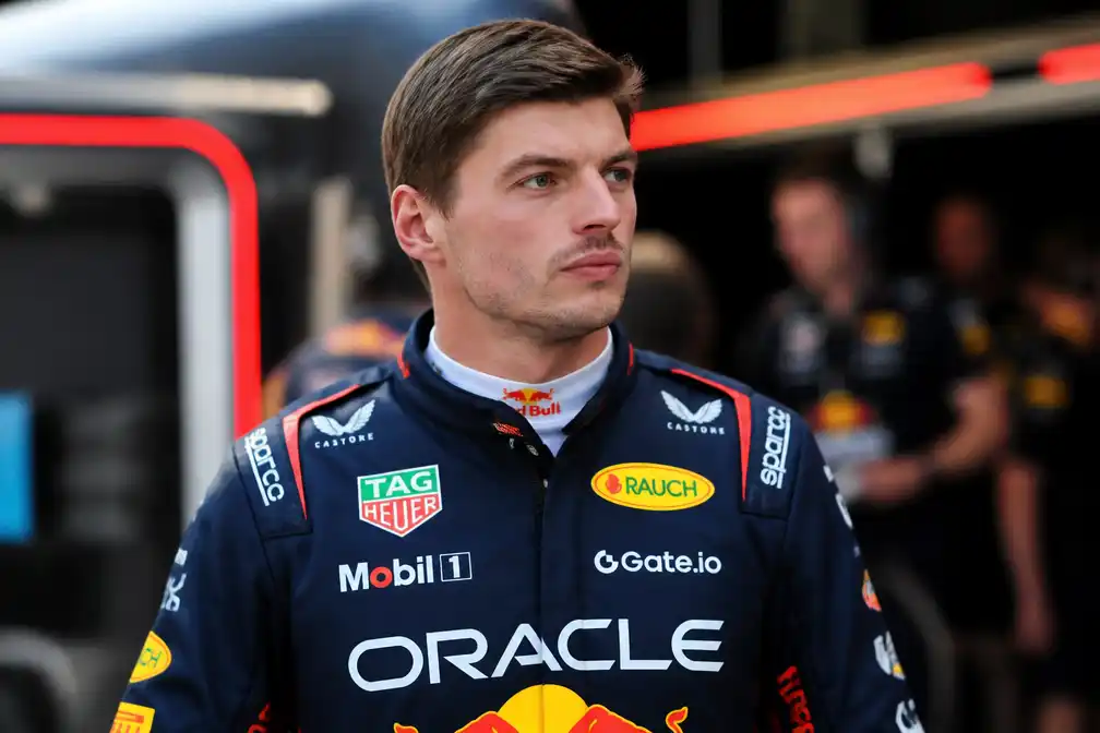 Max Verstappen blijft tot 2030 bij Red Bull ondanks tegenvallend seizoen