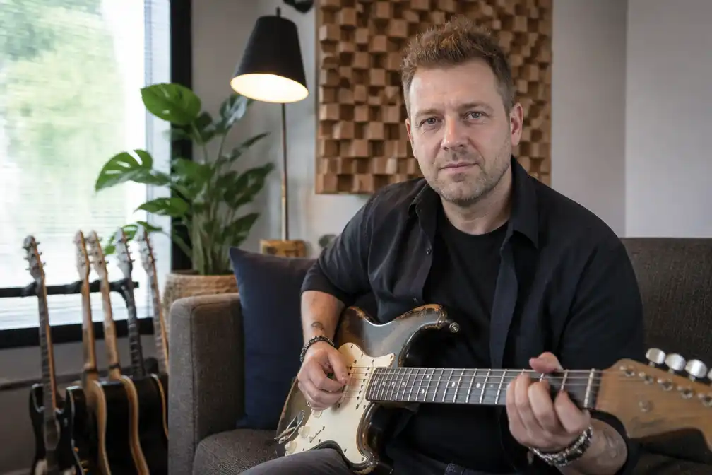 Ed Struijlaart vindt 210 gitaristen voor hommage aan John Mayer